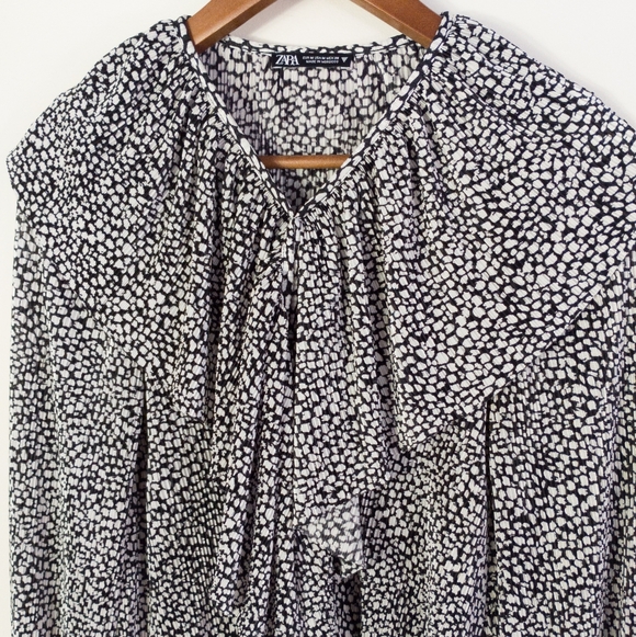 Zara Ruffle Top Size Medium - Picture 2 of 9